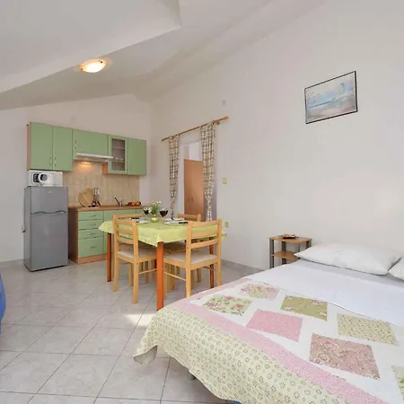 Apartment Pakostane 7 *